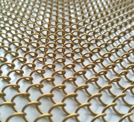 1.0mm Fios resistentes aos raios UV Dimensões personalizáveis Rede de arame de alumínio Cortina de bobina de metal