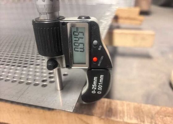 304 Chapa perfurada de aço inoxidável para aplicações industriais de filtragem de precisão