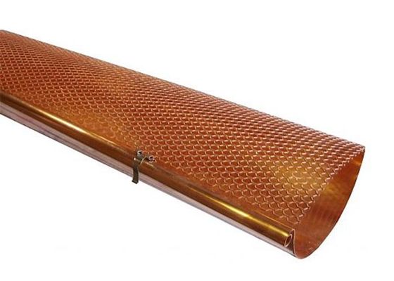 Os protetores expandidos da calha do metal são amáveis do dispositivo de proteção da calha, interceptam as folhas caídas e para impedir a calha da obstrução