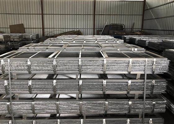 O Lath expandido do metal oferece o reforço da parede e impede-o rachar-se para o teto da parede que emplastra trabalhos
