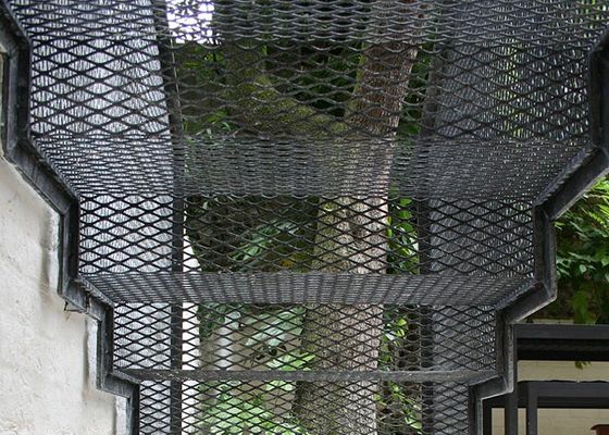 O passo de escada expandido do metal com capacidade de carga antiderrapagem e alta fornece a grande segurança para os pedestres que andam em escadas