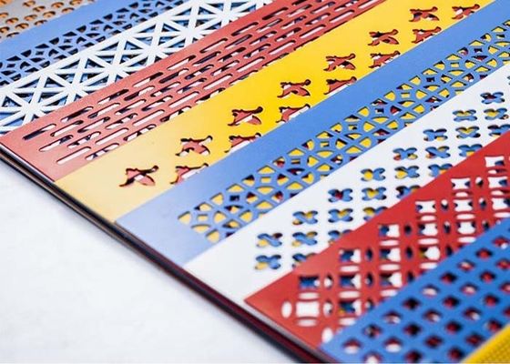 Chapa Metálica Perfurada Decorativa 1x2m para Fachada de Teto e Divisória