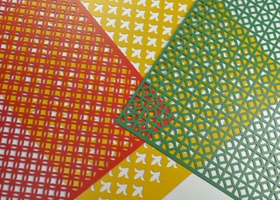 Chapa Metálica Perfurada Decorativa 1x2m para Fachada de Teto e Divisória