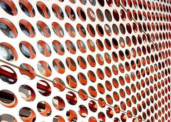 A folha de alumínio perfurada, o peso leve perfurado de alumínio do painel do metal é apropriada para a decoração arquitetónica