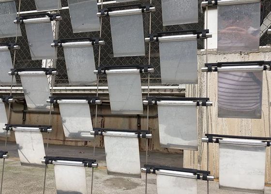 A fachada cinética balança como a onda em Windy Day para decorar o museu e o shopping