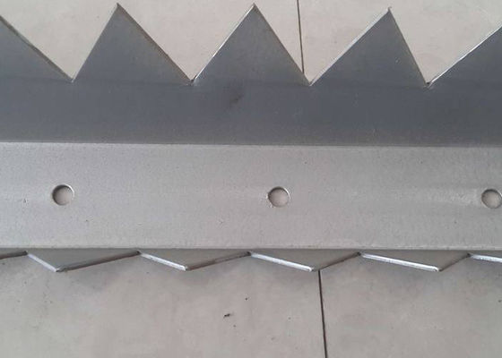 O mergulho quente do arame farpado da lâmina dos pontos do canal de U W galvanizou a espessura de 2mm