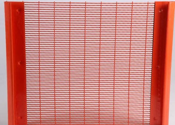 Malha de metal auto-limpeza usando fios de entrelaçamento vibratórios independentes
