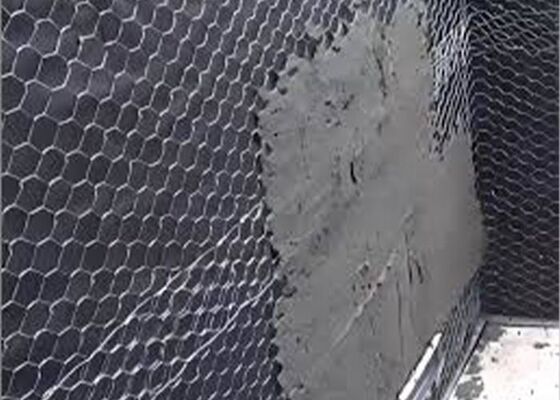 Rede de fio hexagonal usada como rede de estuque para reforçar telhado e parede